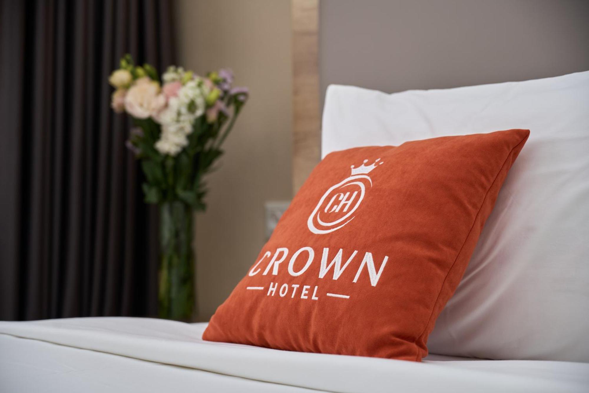 Crown Hotel Bishkek Exteriör bild