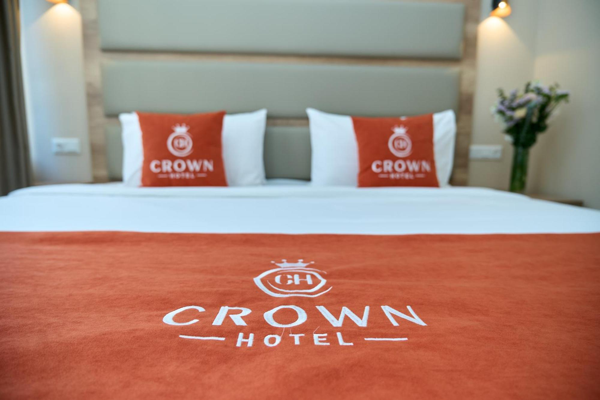 Crown Hotel Bishkek Exteriör bild