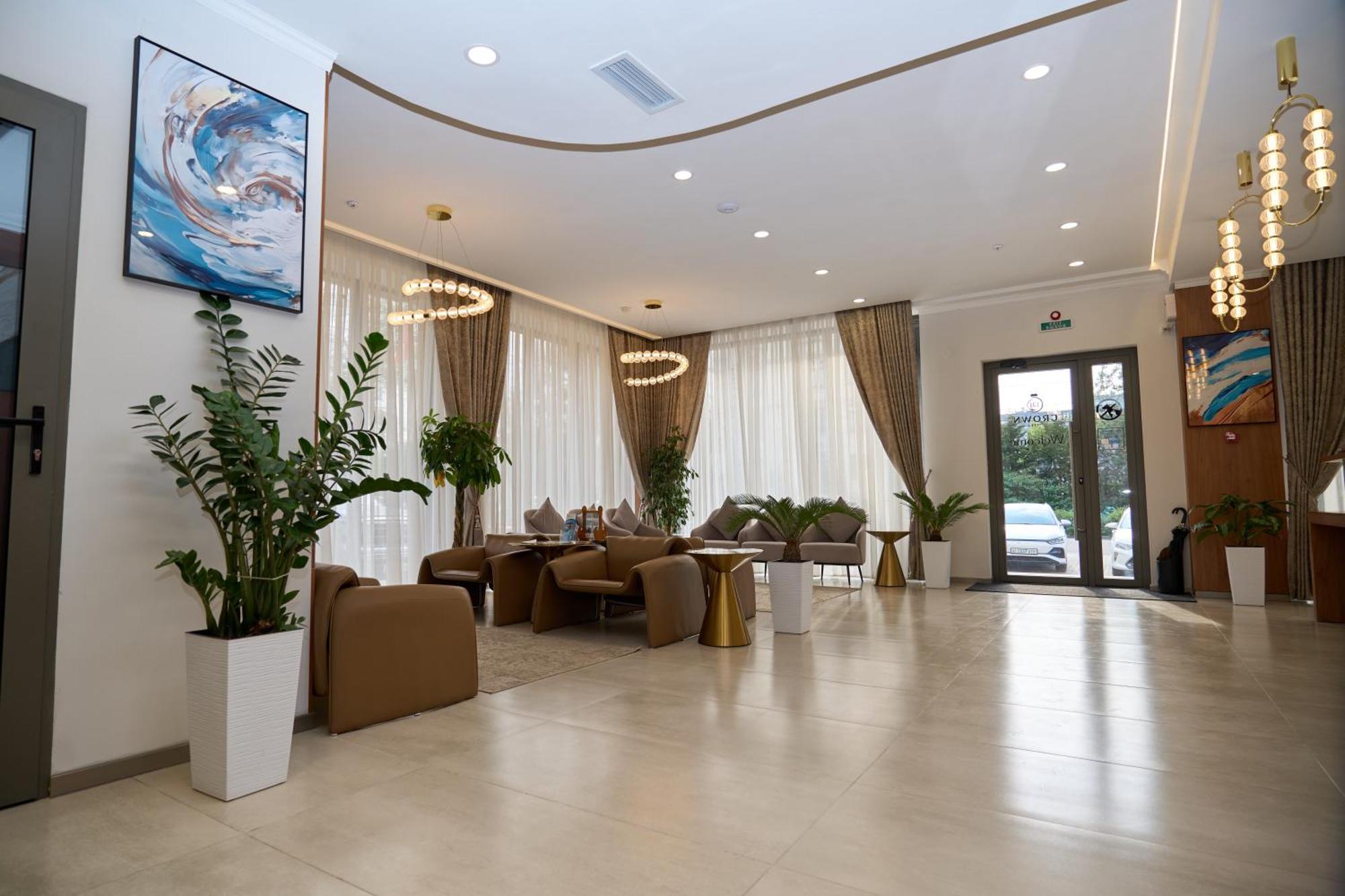 Crown Hotel Bishkek Exteriör bild
